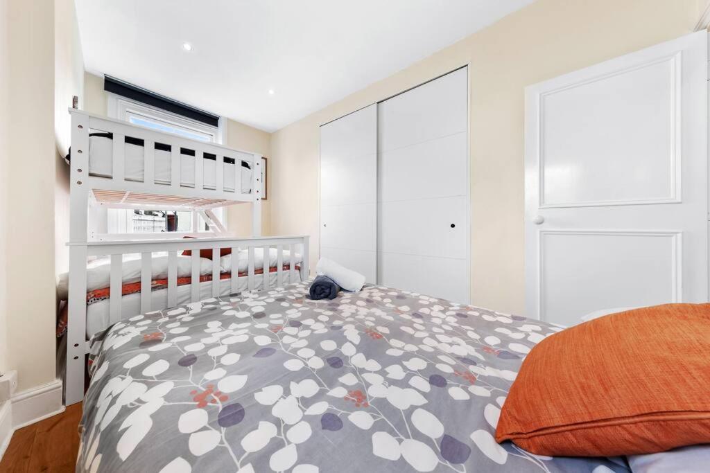 Spacious Sleep 11 With Terrace In Earls Court Ec99 Лондон Екстер'єр фото