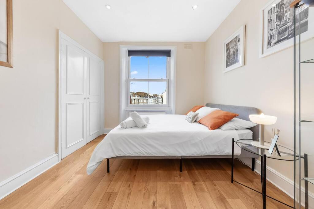 Spacious Sleep 11 With Terrace In Earls Court Ec99 Лондон Екстер'єр фото