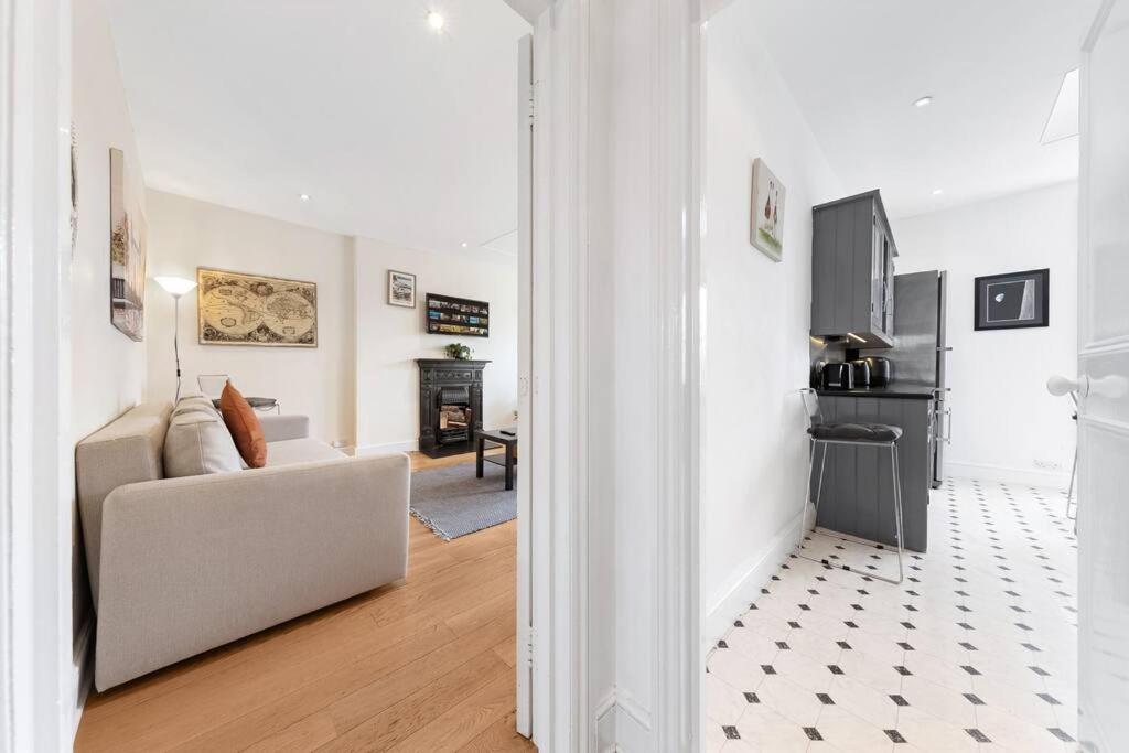 Spacious Sleep 11 With Terrace In Earls Court Ec99 Лондон Екстер'єр фото