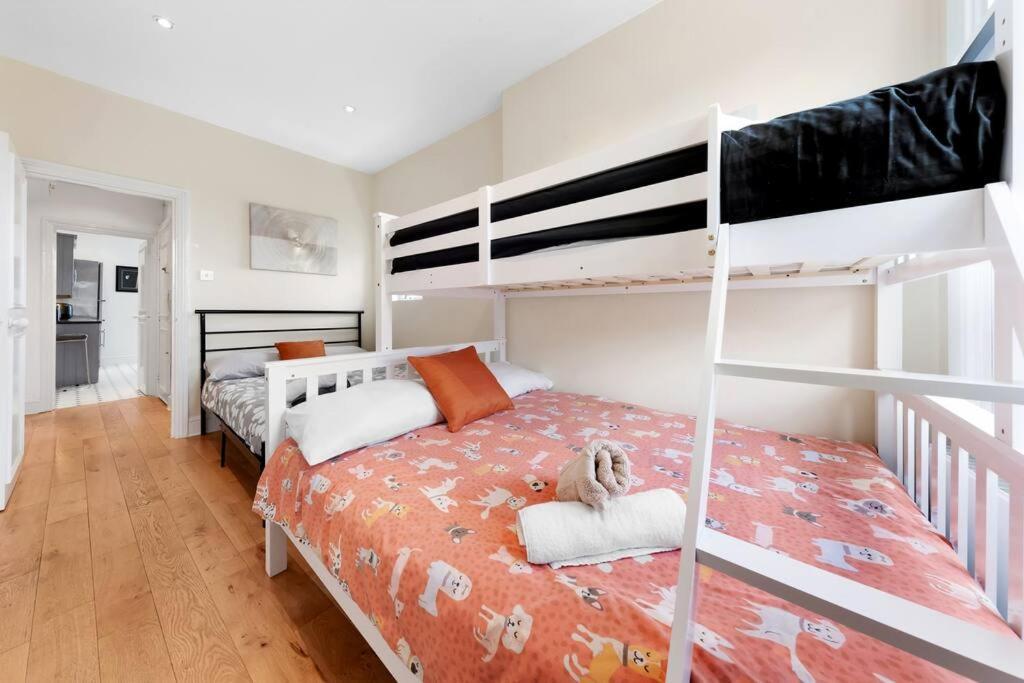 Spacious Sleep 11 With Terrace In Earls Court Ec99 Лондон Екстер'єр фото