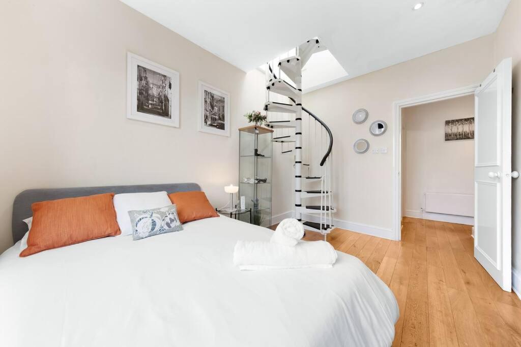 Spacious Sleep 11 With Terrace In Earls Court Ec99 Лондон Екстер'єр фото