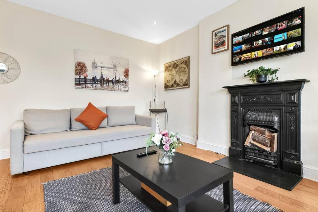 Spacious Sleep 11 With Terrace In Earls Court Ec99 Лондон Екстер'єр фото