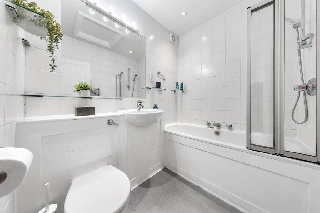 Spacious Sleep 11 With Terrace In Earls Court Ec99 Лондон Екстер'єр фото