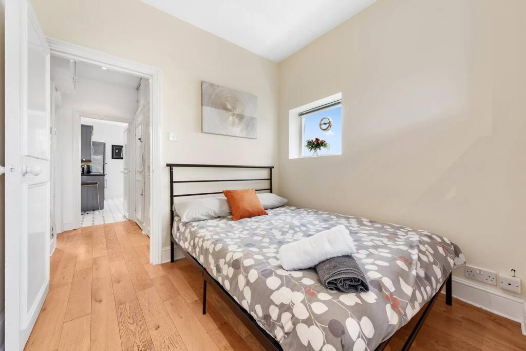 Spacious Sleep 11 With Terrace In Earls Court Ec99 Лондон Екстер'єр фото